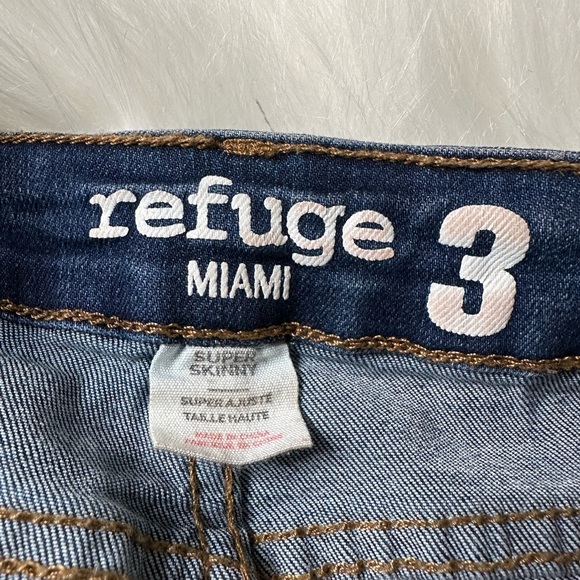Dark Refugee Miami distressed Jeans from Fashion Nova - Picture 2 of 6